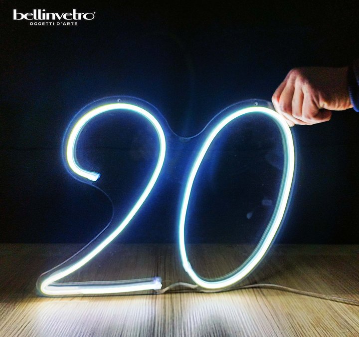 Numero neon personalizzabile monocolore o RGB da parete | d'appoggio BELLINVETRO VR 341