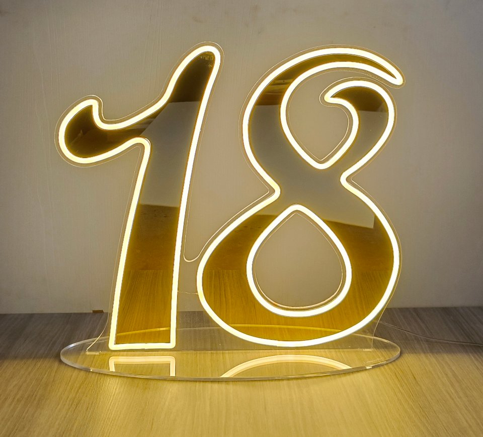Numero neon - 18 monocolore specchiato da parete | d'appoggio BELLINVETRO VR 1310 LUXURY