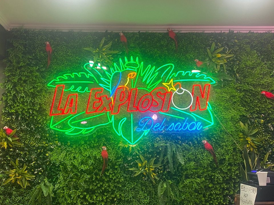 Insegna a neon - loghi aziendali BELLINVETRO VR 371