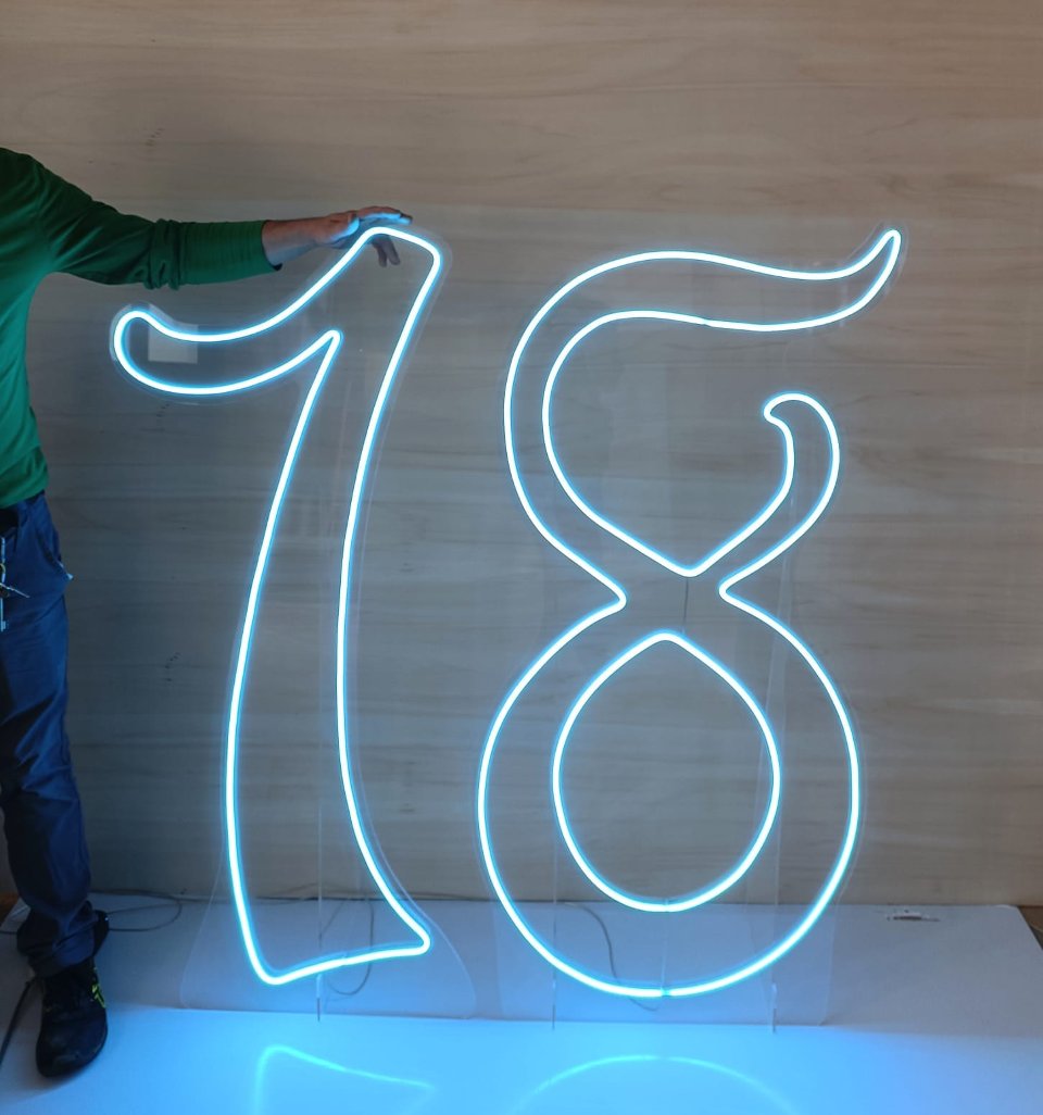 Numeri neon singoli doppia linea - monocolore o RGB da parete | d'appoggio BELLINVETRO VR 1361