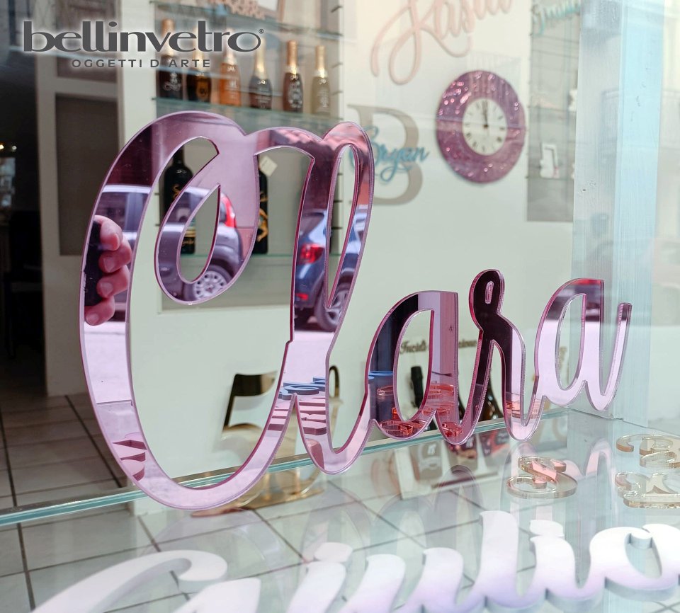 Scritte e nomi personalizzati in plexiglass specchiato su una riga BELLINVETRO VR 158