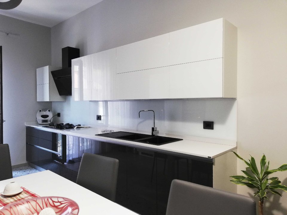 Paraschizzi cucina in vetro laccato 5 mm trasparente extrachiaro temperato BELLINVETRO