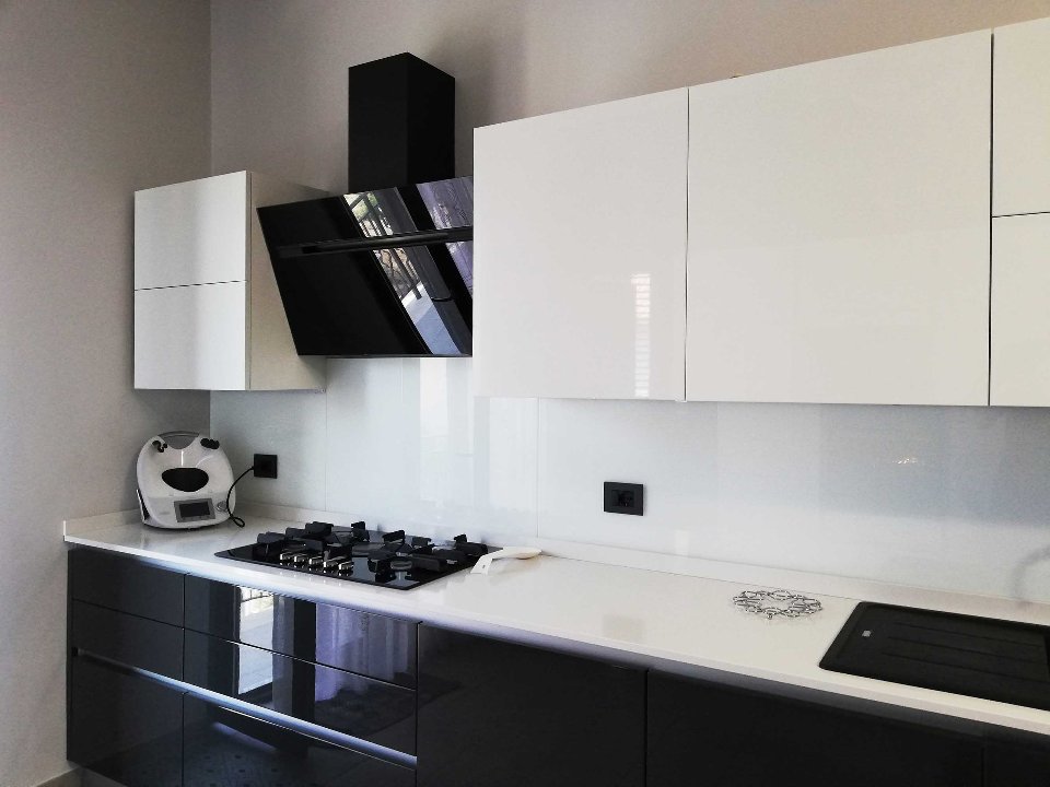 Paraschizzi cucina in vetro laccato 5 mm trasparente extrachiaro temperato BELLINVETRO