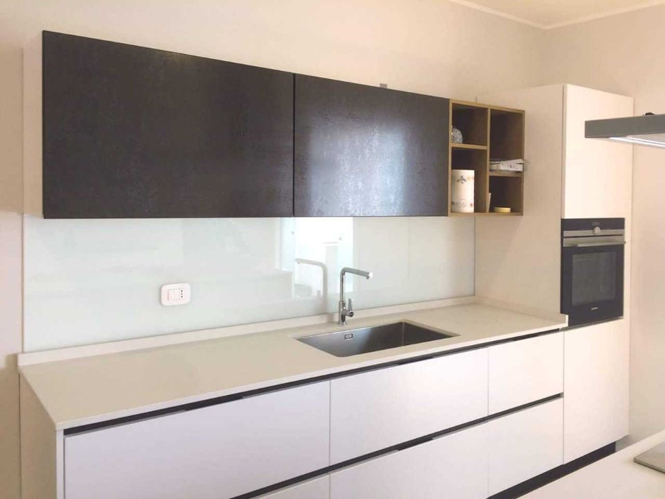 Paraschizzi cucina in vetro laccato 5 mm trasparente extrachiaro temperato BELLINVETRO