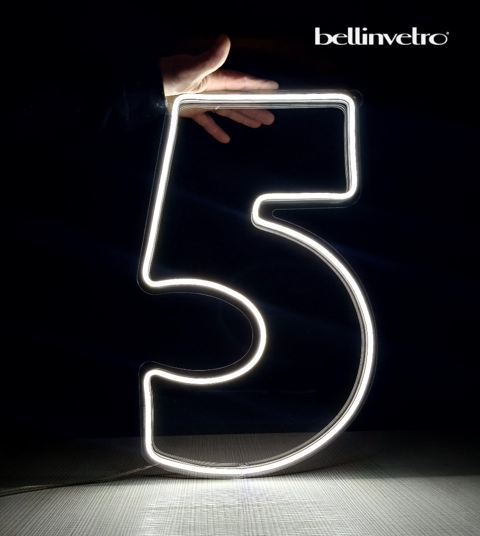 Numeri neon singoli doppia linea - monocolore o RGB da parete | d'appoggio BELLINVETRO VR 1361