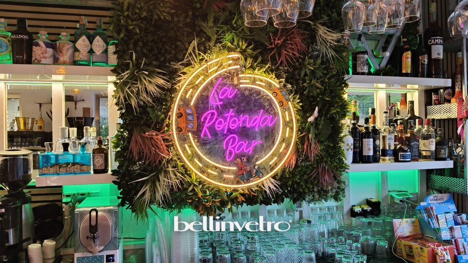 Insegna a neon led per locale BELLINVETRO LOGO AZIENDALE