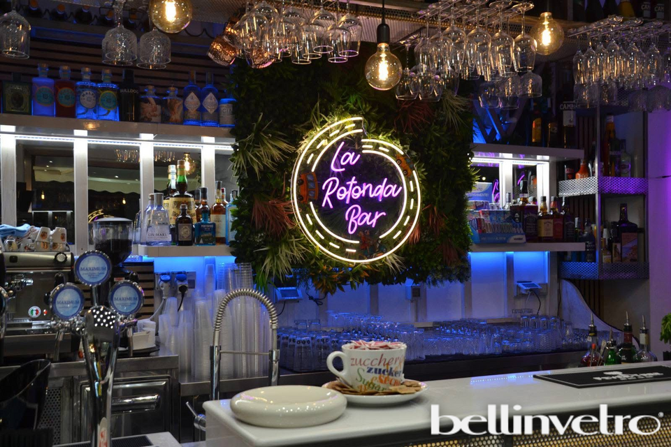Insegna a neon led per locale BELLINVETRO LOGO AZIENDALE