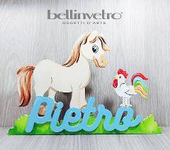 Nome in legno intagliato con cavallo e gallo  dipinta  a mano per bambini  da  appoggio o appendere BELLINVETRO VR 171
