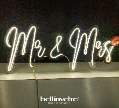 Scritta neon - Mr & Mrs monocolore o RGB da parete BELLINVETRO VR 828