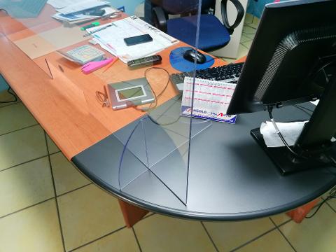Parafiato in policarbonato compatto e plexiglass CON SUPPORTI BELLINVETRO