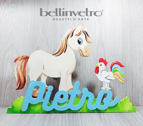 Nome in legno intagliato con cavallo e gallo decorati sul legno per bambini BELLINVETRO VR 171