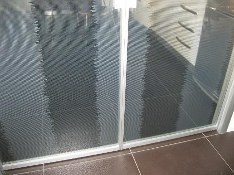 Porta intelaiata in vetro stratificato con stoffa bellinvetro cod 604