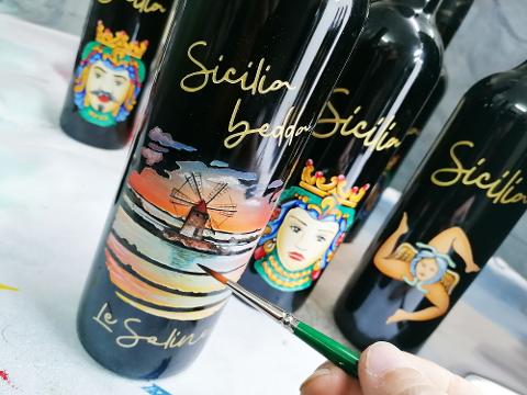 Bottiglie siciliane incise e dipinte a mano Le Saline souvenir BELLINVETRO VINO PAOLINI SVN 11