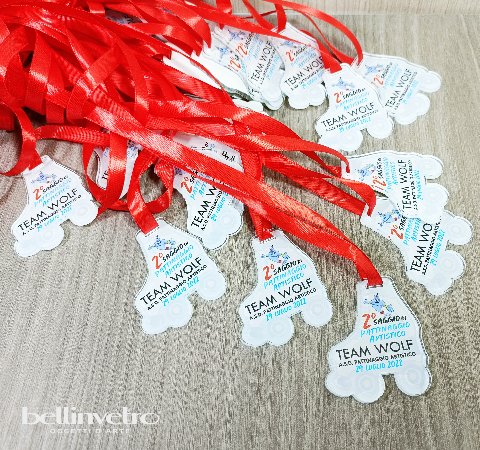 Portachiave medaglia sagoma pattini in vetrofonia personalizzabile BELLINVETRO VR 276