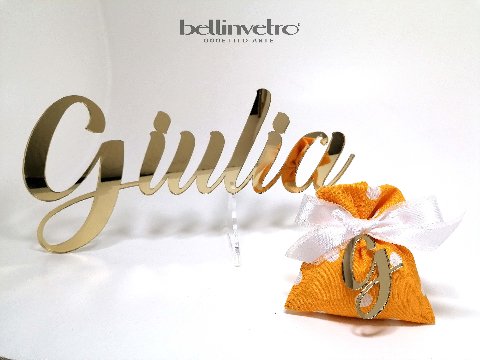 Scritte e nomi personalizzati in plexiglass specchiato su una riga BELLINVETRO VR 158