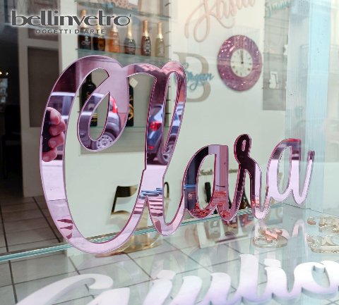 Scritte e nomi personalizzati in plexiglass specchiato su una riga BELLINVETRO VR 158