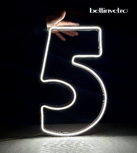 Numeri neon singoli doppia linea - monocolore o RGB da parete | d'appoggio BELLINVETRO VR 1361