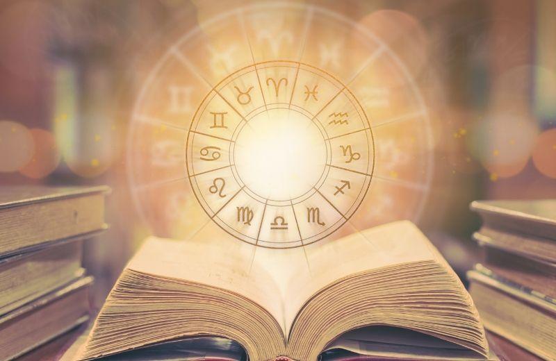 Consulti di astrologia e oroscopo al telefono a basso costo