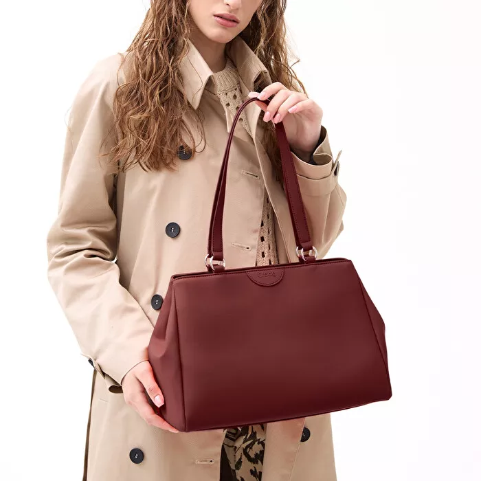 Borsa Shopper  O bag Vienna  Dimensione cm 24 lunghezza, cm 34 larghezza, 15cm profondità O bag