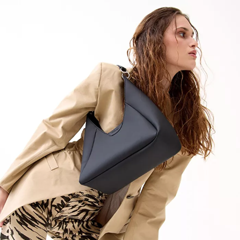 Borsa Hobo  O bag Ginevra  Dimensione cm 17 lunghezza, cm 30 larghezza, 13cm profondità O Bag