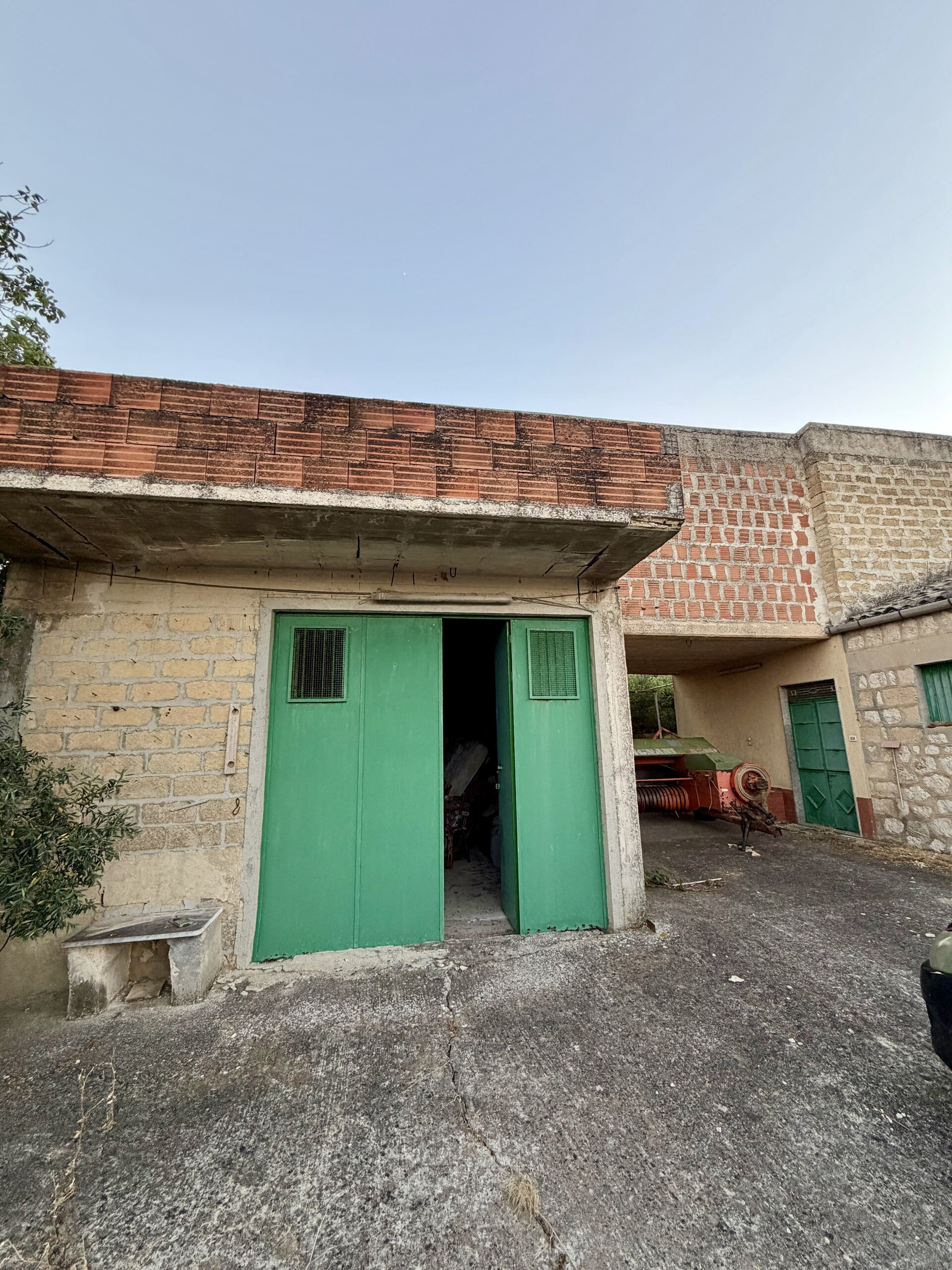 Fabbricato indipendente in Vendita a Giuliana (Palermo)