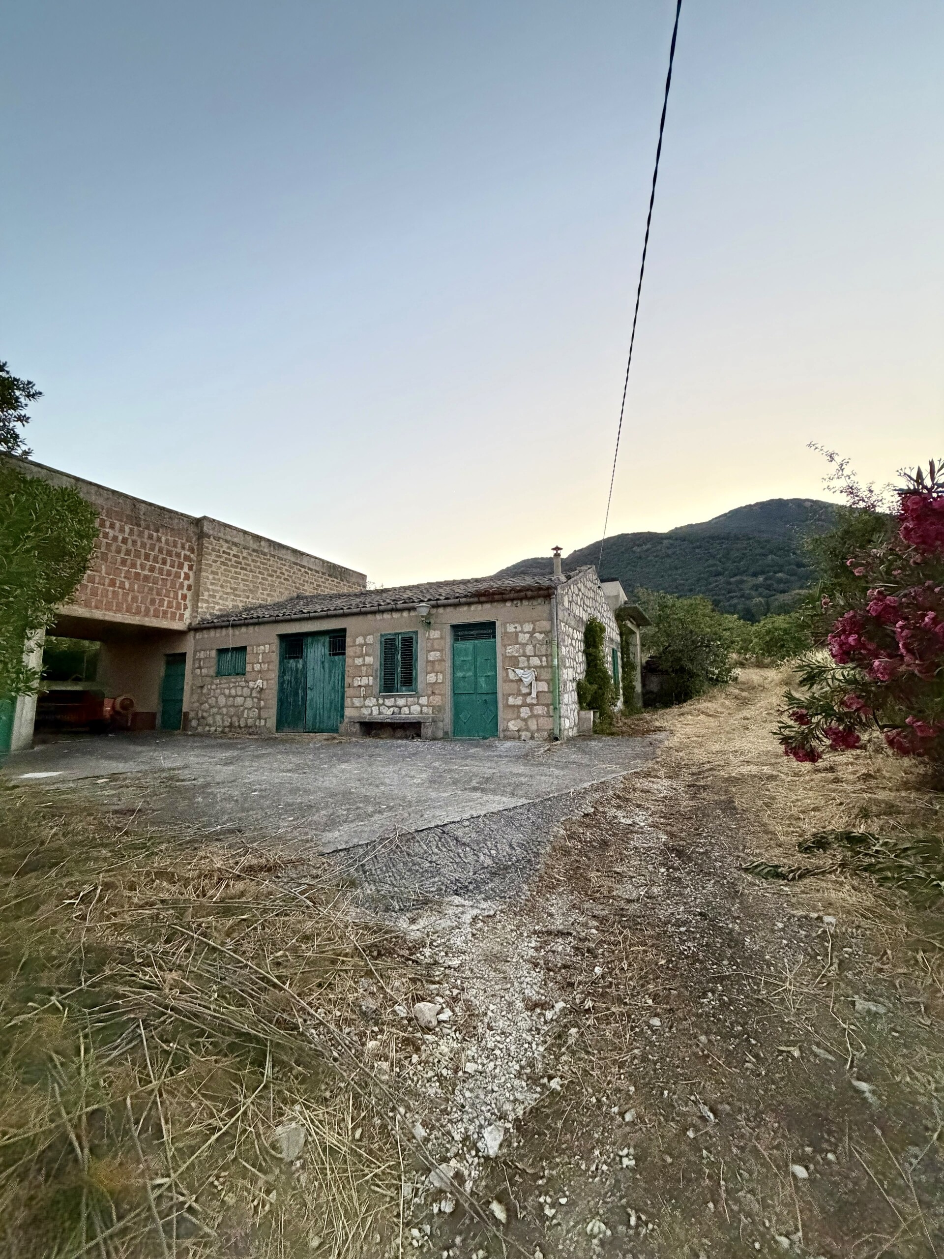 Fabbricato indipendente in Vendita a Giuliana (Palermo)
