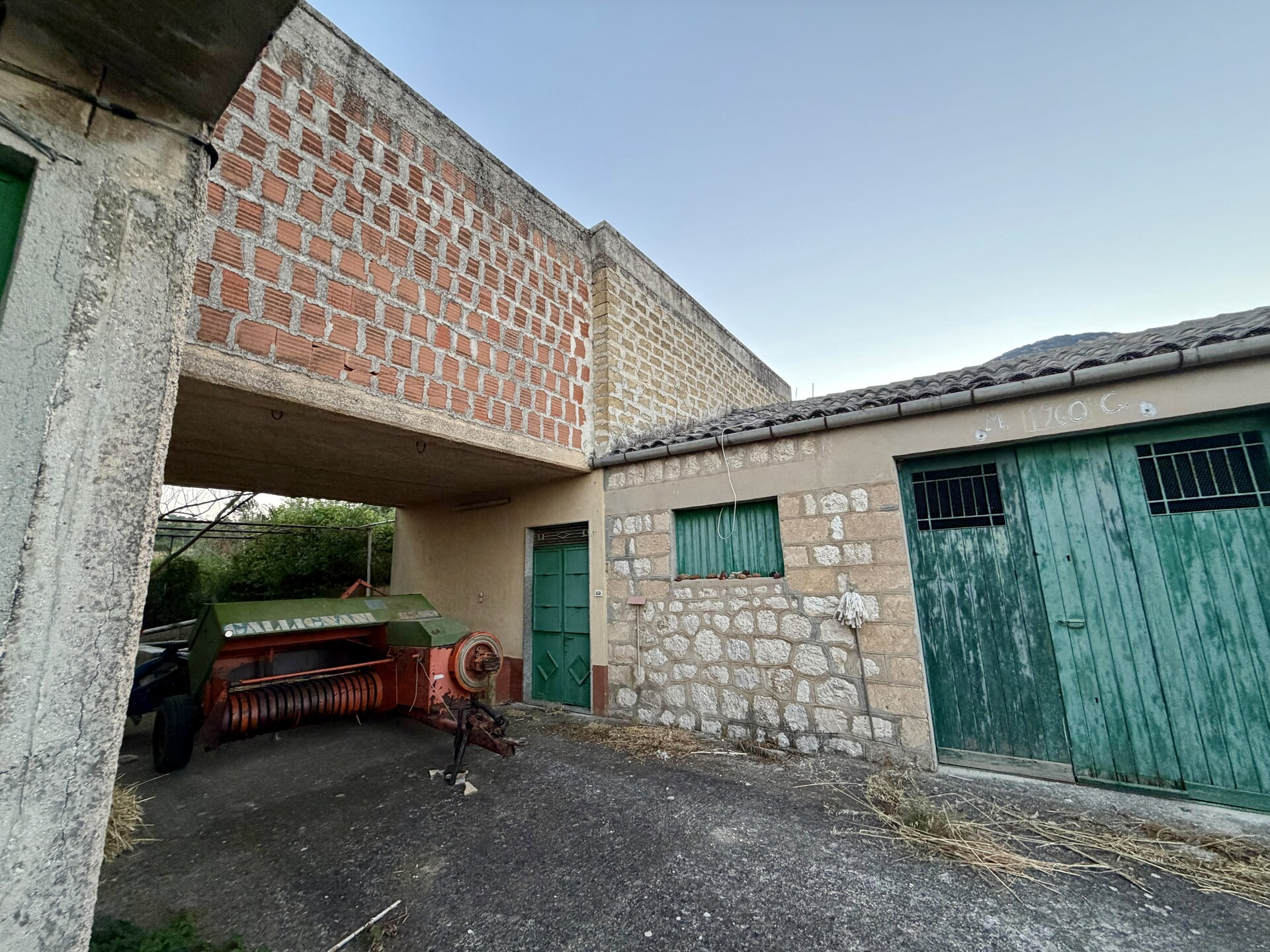 Fabbricato indipendente in Vendita a Giuliana (Palermo)