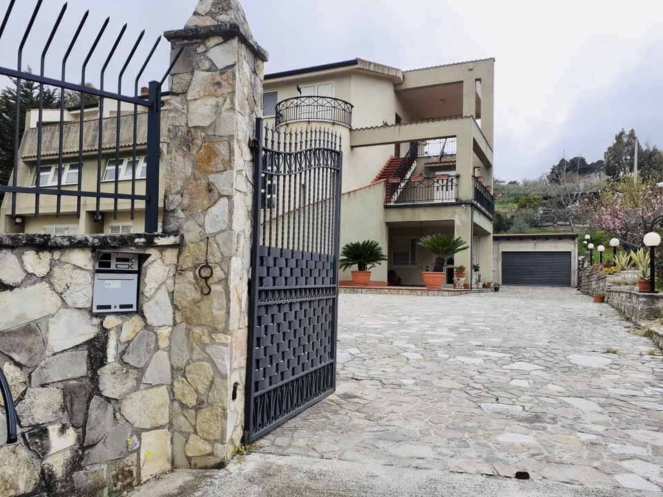 Villa in Vendita a Bivona (Agrigento)