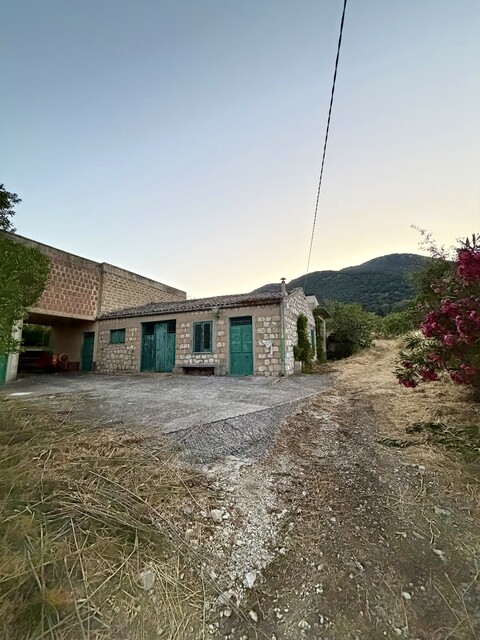 Fabbricato indipendente in Vendita a Giuliana (Palermo)