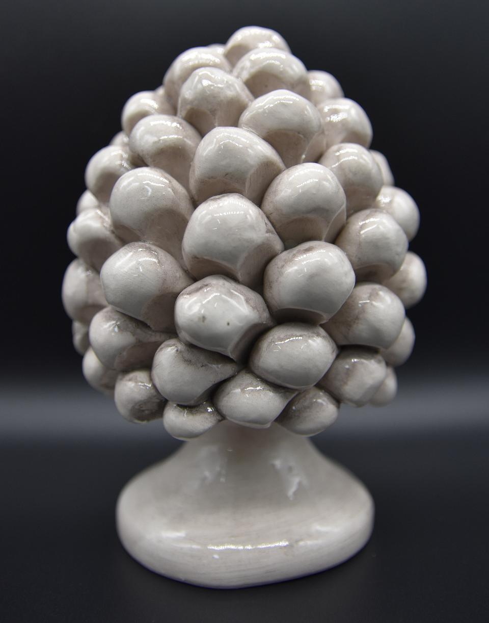 Pigna siciliana in ceramica bianco/bianco antico Produzione artigianale di Caltagirone h.15 cm