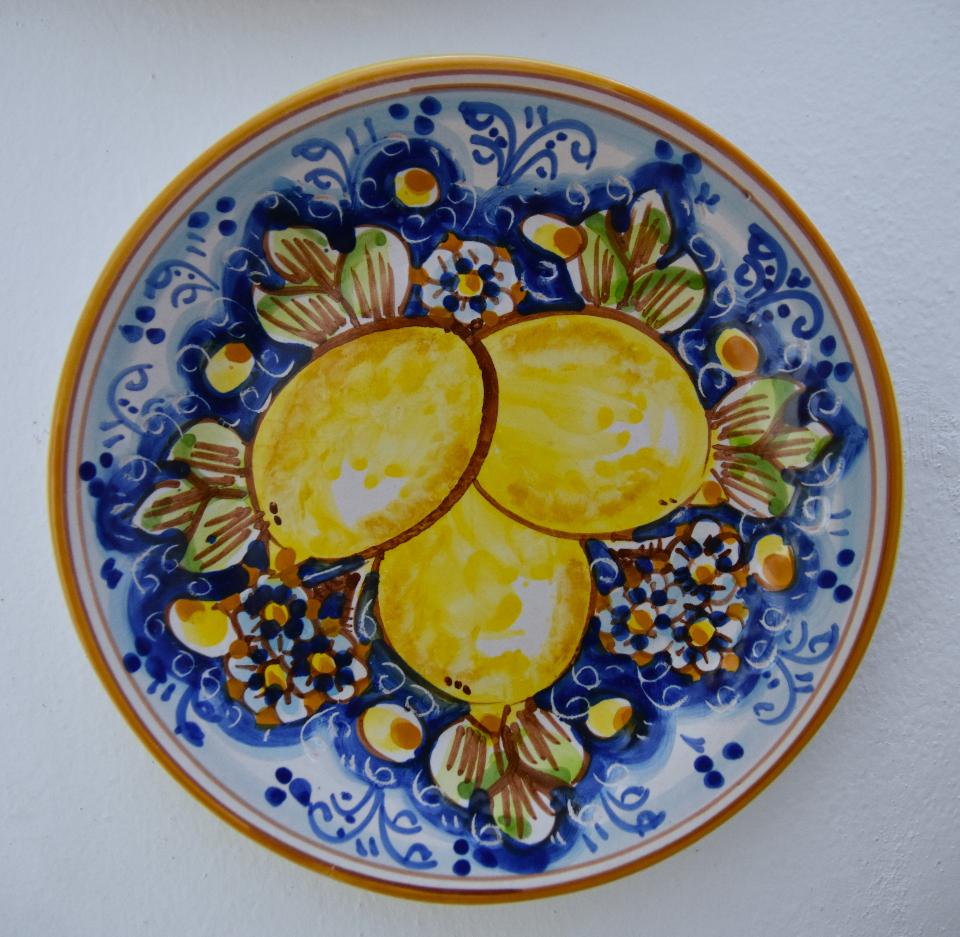 Piatto in ceramica da parete vari decori Produzione artigianale di Caltagirone Diametro 18cm