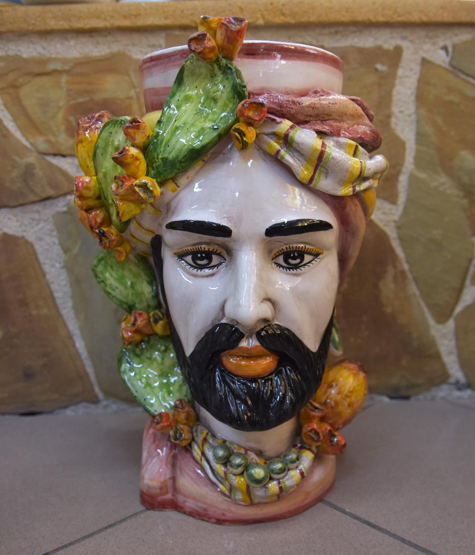Teste di moro con fichi d'india h.40 Produzione artigianale di Caltagirone decorate