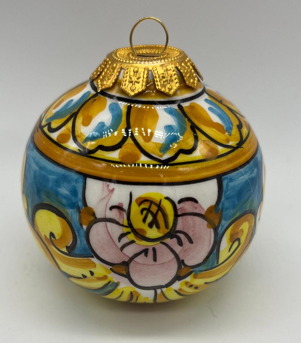 Palline di Natale in ceramica siciliana decoro barocco floreale Produzione artigianale di Caltagirone 8/9 cm