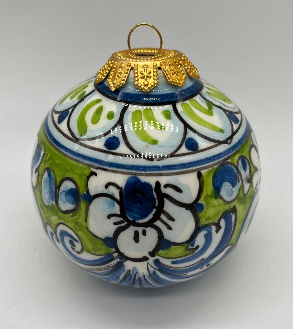 Palline di Natale in ceramica siciliana decoro barocco floreale Produzione artigianale di Caltagirone 8/9 cm