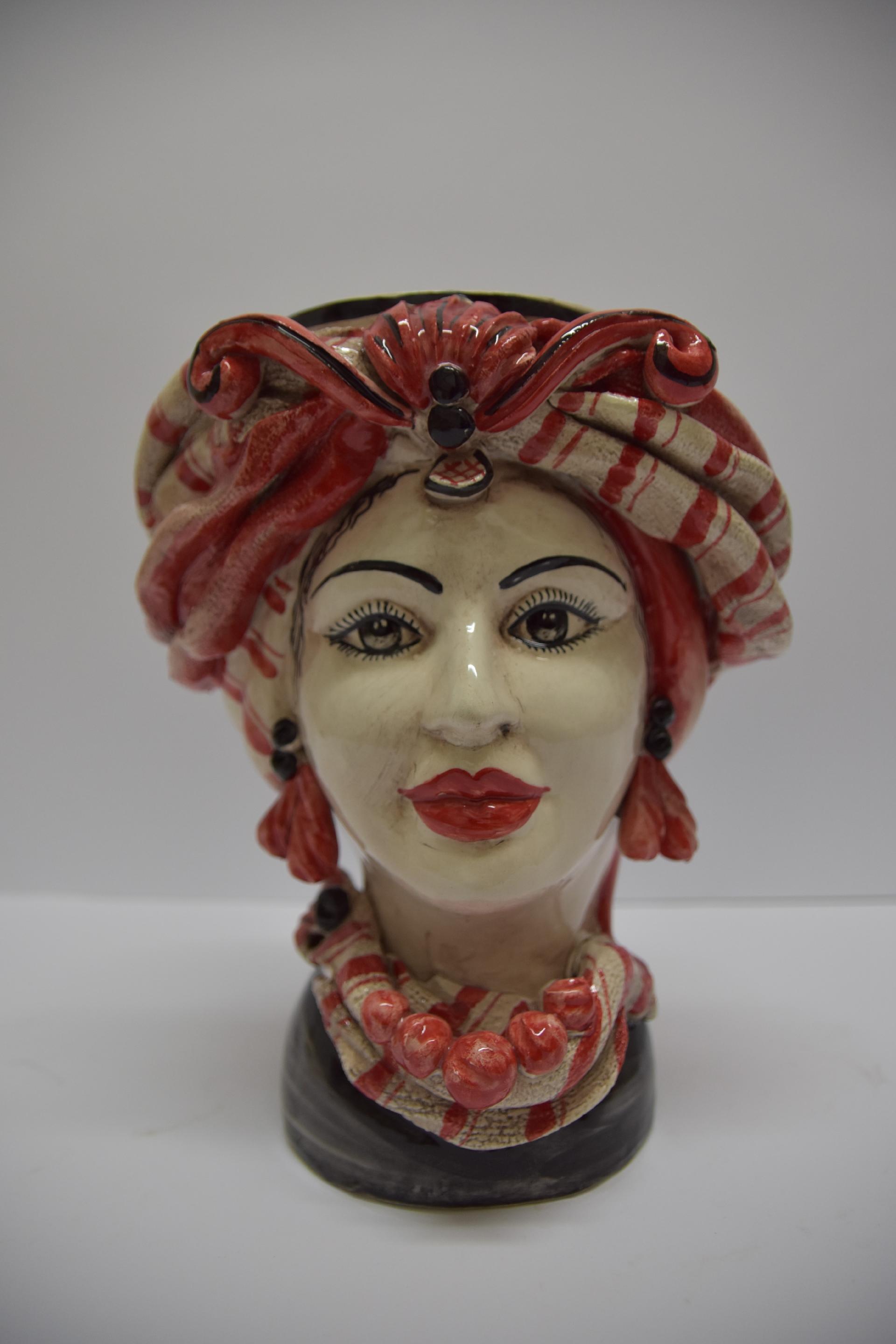 Coppia teste di moro con turbante decoro rosso e nero Produzione artigianale di Caltagirone h.30cm