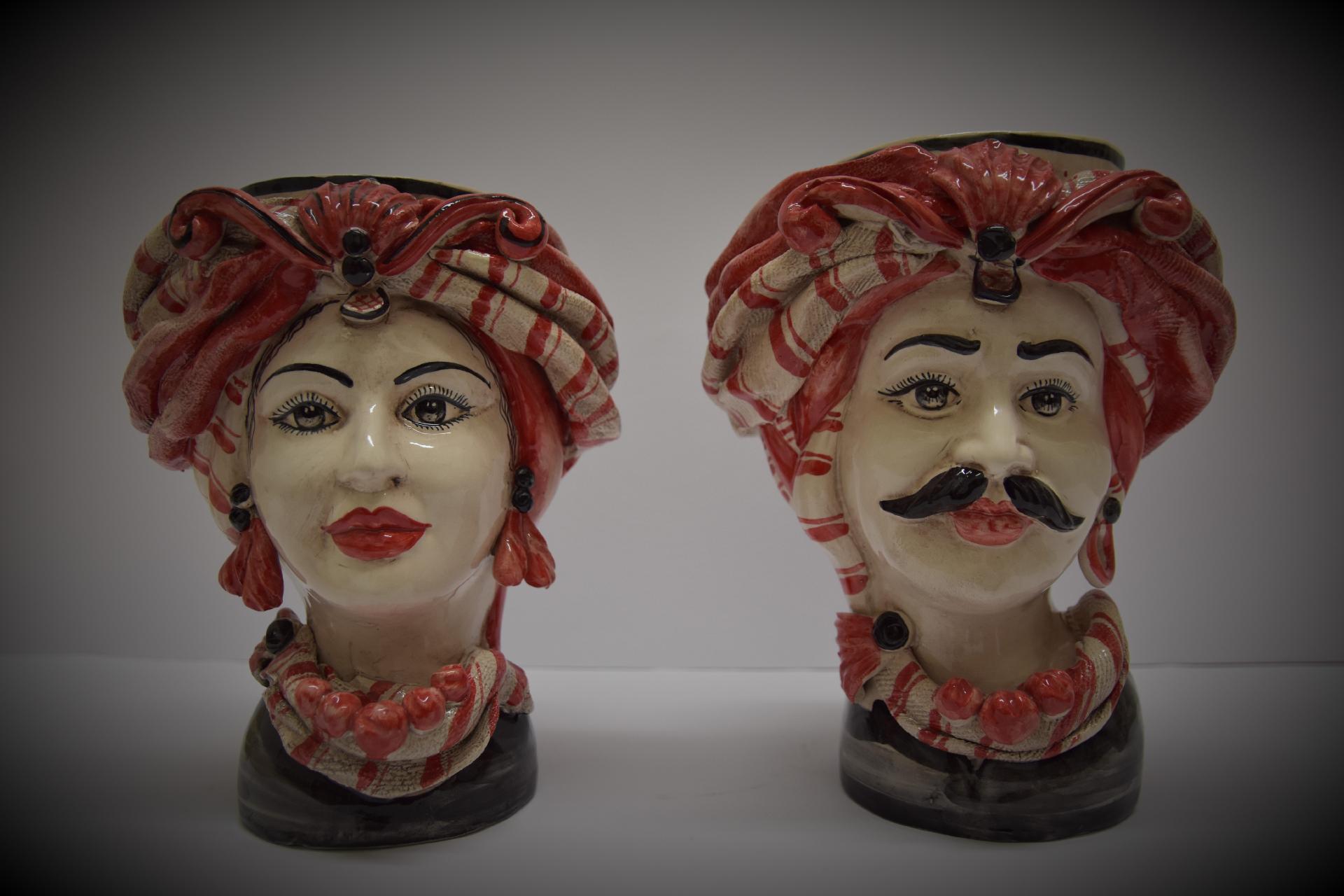 Coppia teste di moro con turbante decoro rosso e nero Produzione artigianale di Caltagirone h.30cm