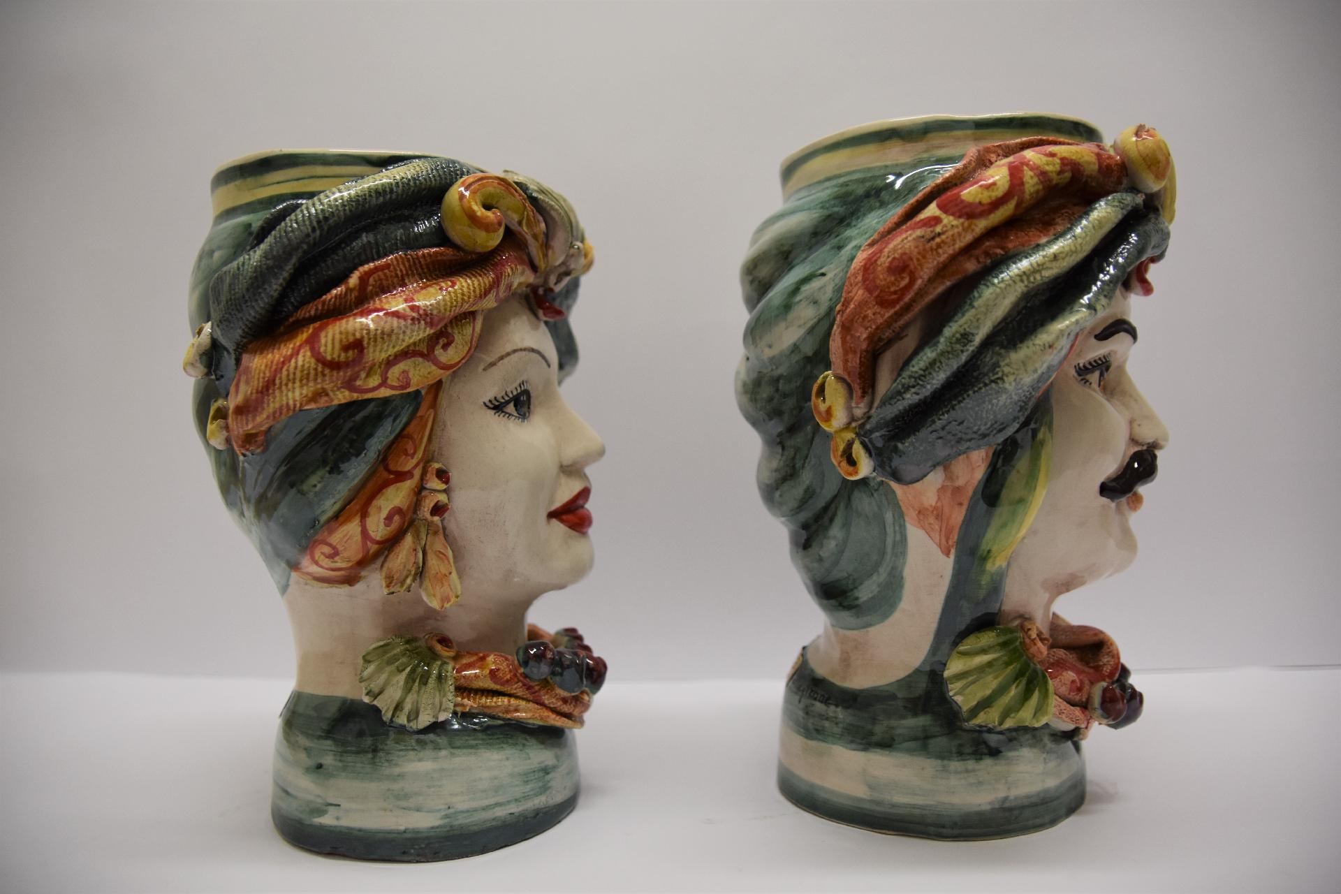 Coppia Teste di moro decoro con turbante rosso verde e giallo Produzione artigianale di Caltagirone h.30cm
