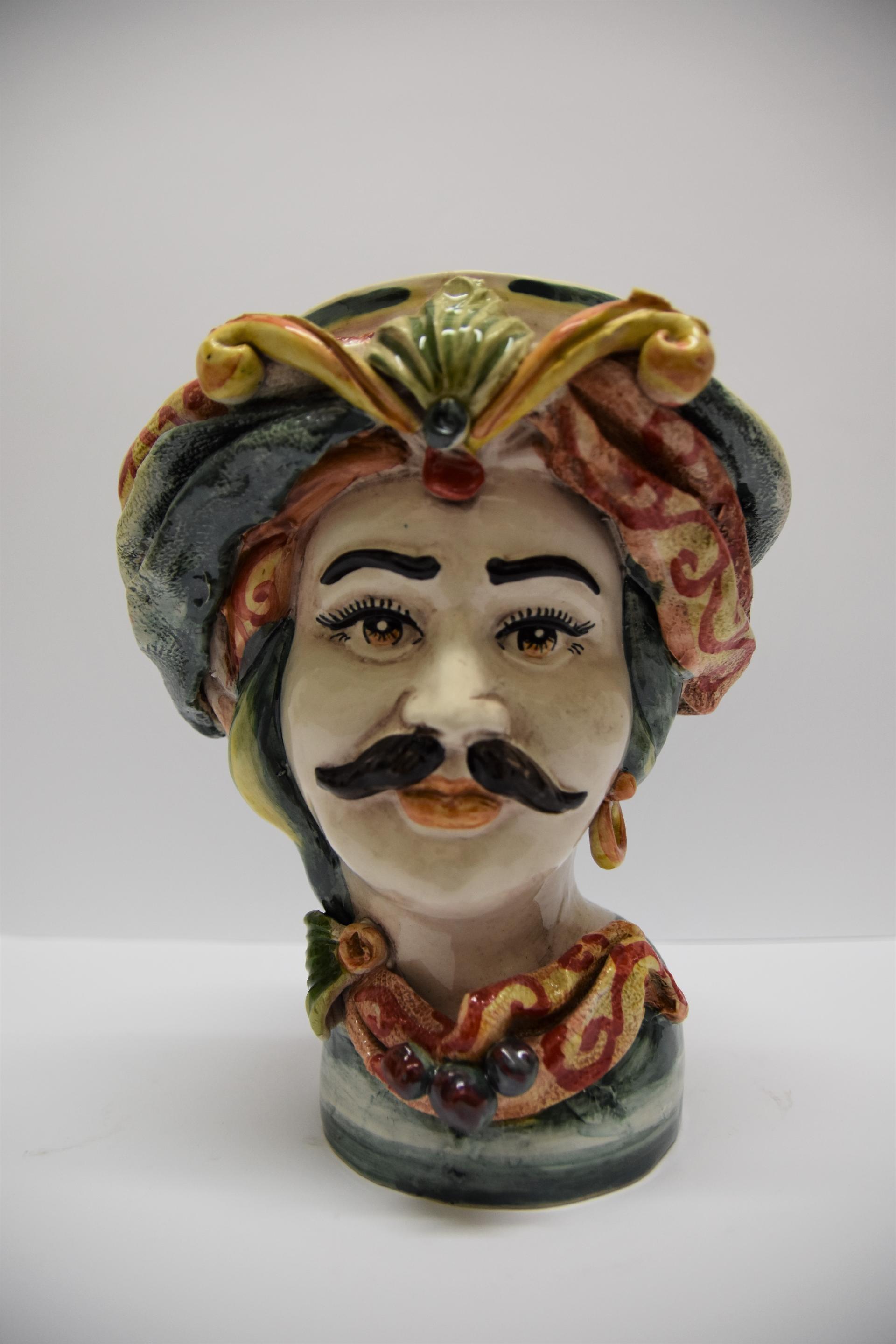 Coppia Teste di moro decoro con turbante rosso verde e giallo Produzione artigianale di Caltagirone h.30cm