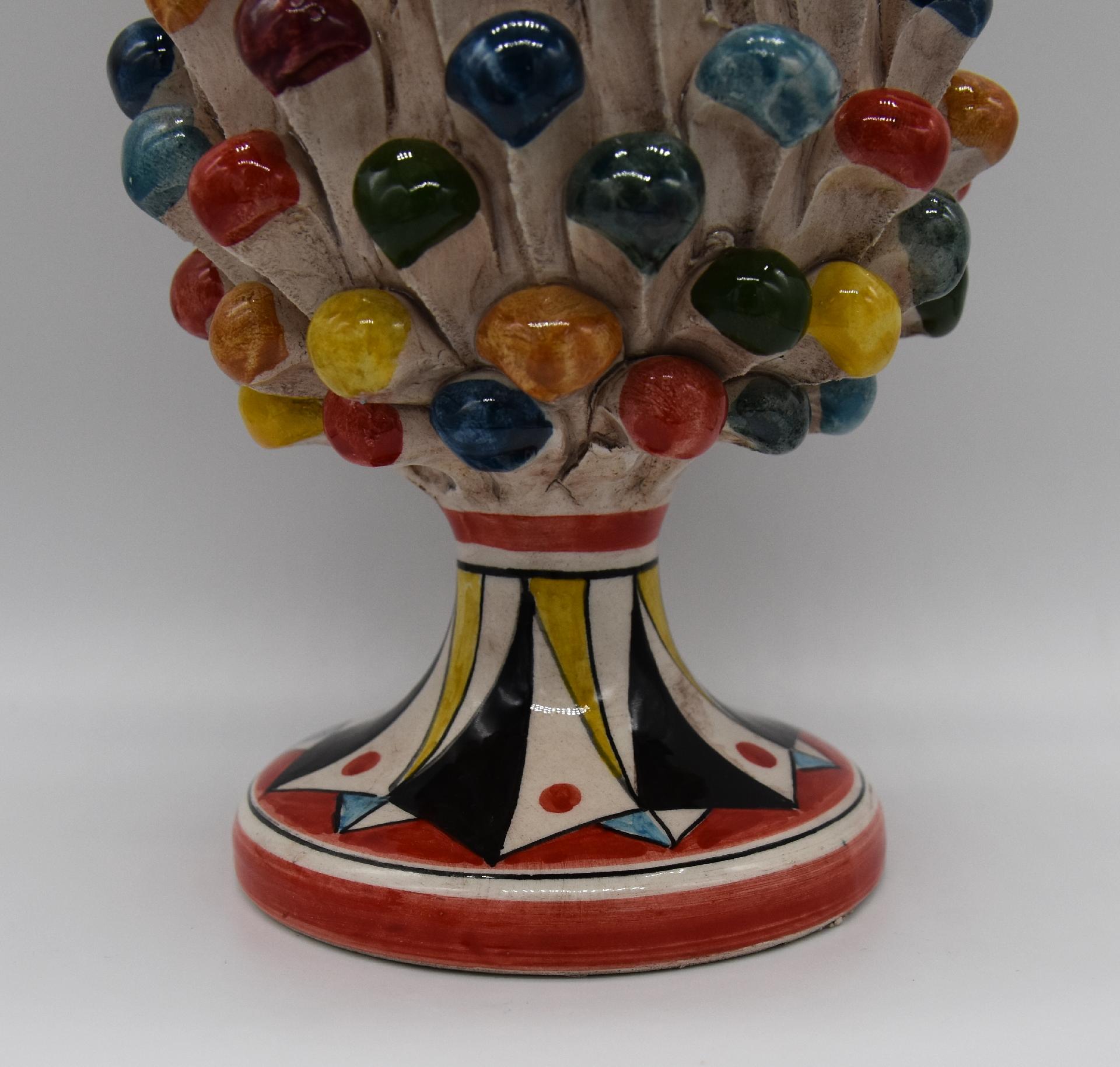 Pigna siciliana in ceramica multicolore h.20 cm Produzione artigianale di Caltagirone con piede decorato