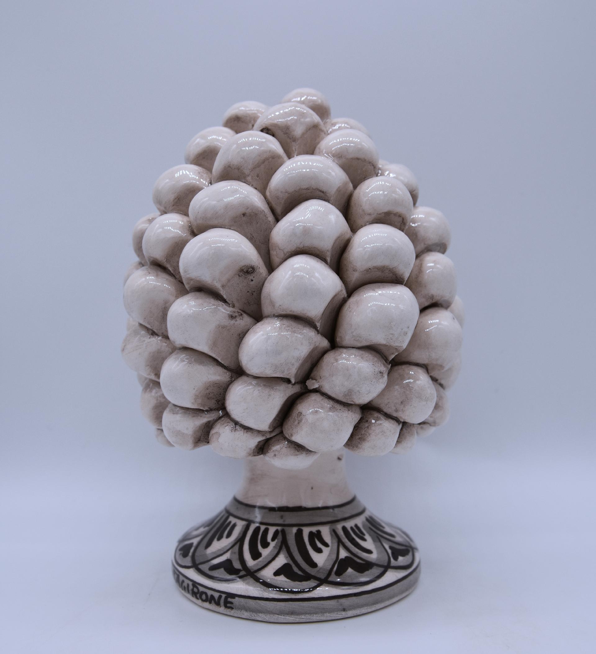 Pigna in ceramica Caltagirone fatta e decorata a mano bianca integrale lucida 
