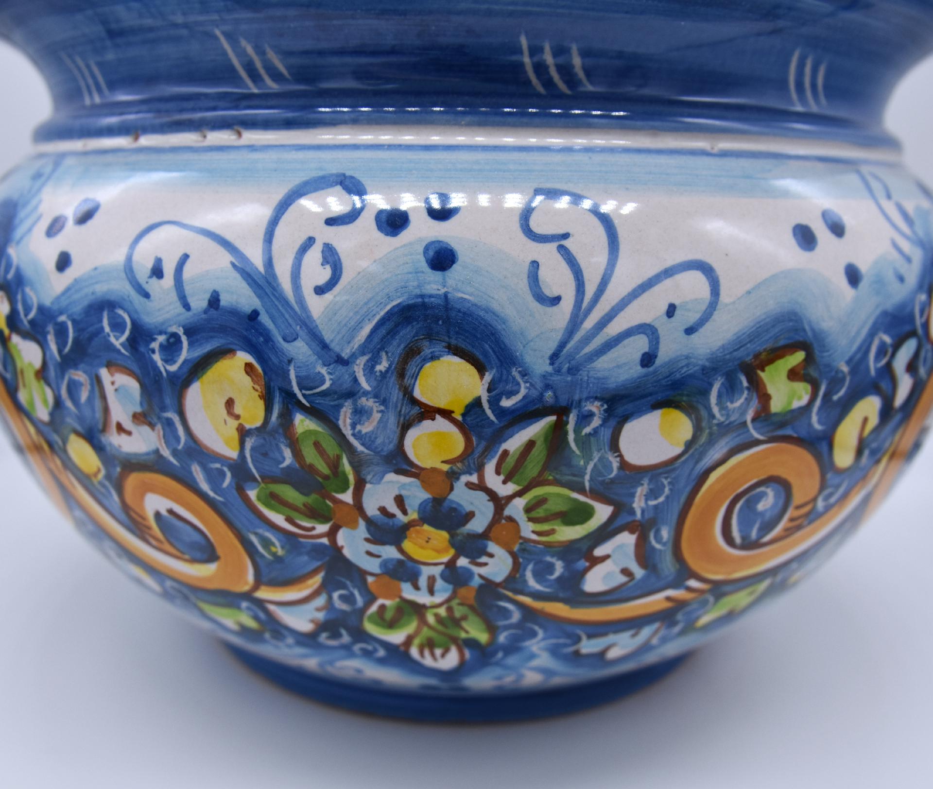 Portavaso cachepot decoro nastrino celeste in ceramica siciliana Produzione artigianale di Caltagirone Diametro 20cm