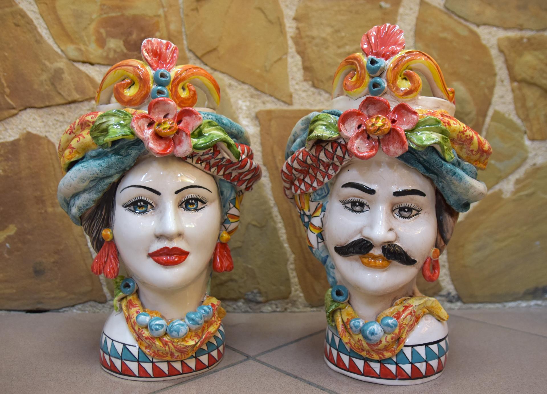 Coppia teste di moro con corona e turbante decoro carretto siciliano Produzione artigianale di Caltagirone h.30cm