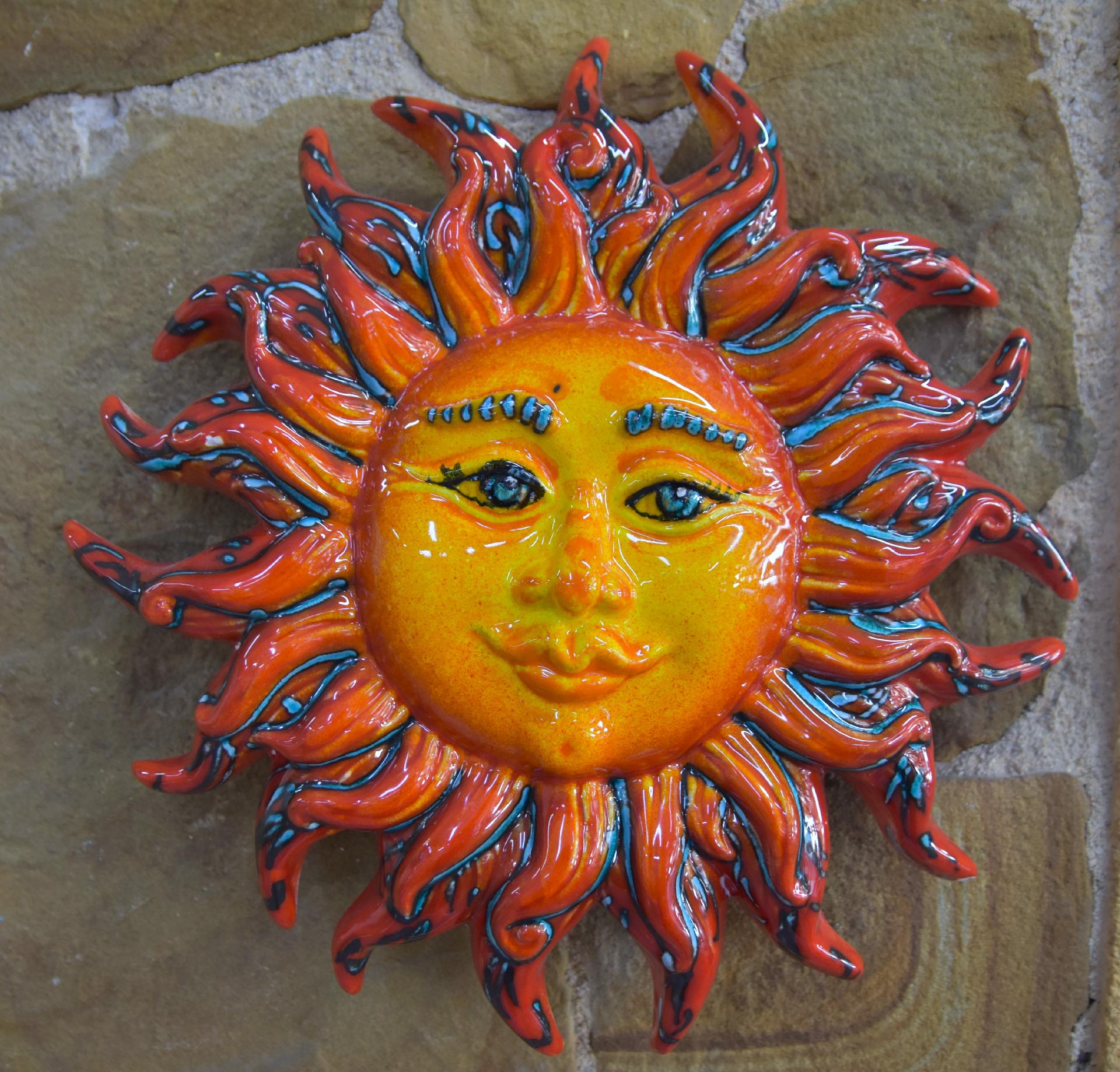 Sole in ceramica da parete linea rossa Produzione artigianale di Santo Stefano di Camastra diametro 30cm