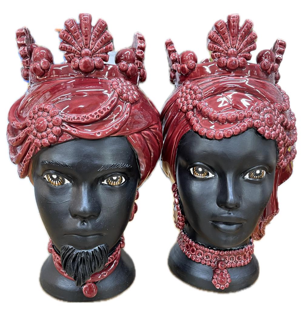 Coppia Teste di Moro moderne con corona decoro bordeaux e viso nero satinato Produzione artigianale di Caltagirone h.30cm