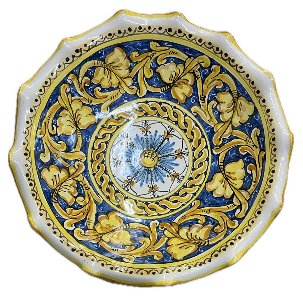 Centrotavola smerlato decoro barocco Produzione artigianale di Santo Stefano di Camastra Diametro 37cm