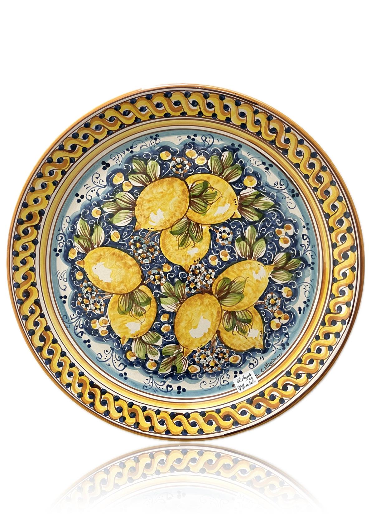 Piatto con limoni in ceramica siciliana da parete fondo blu Produzione artigianale di Caltagirone diametro 43cm