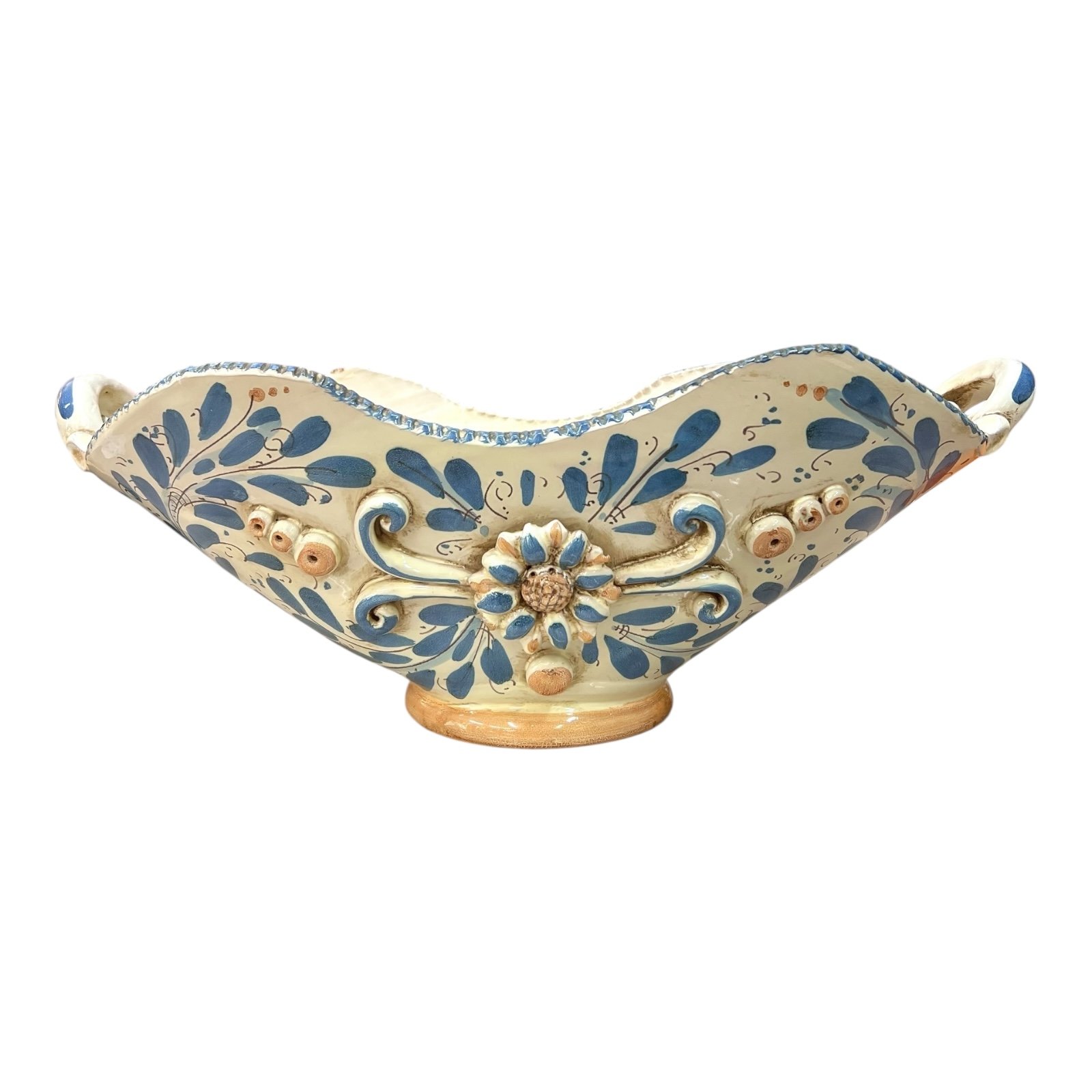 Centrotavola smerlato con manici e applicazioni decoro seicento blu Produzione artigianale di Caltagirone Lunghezza 50cm