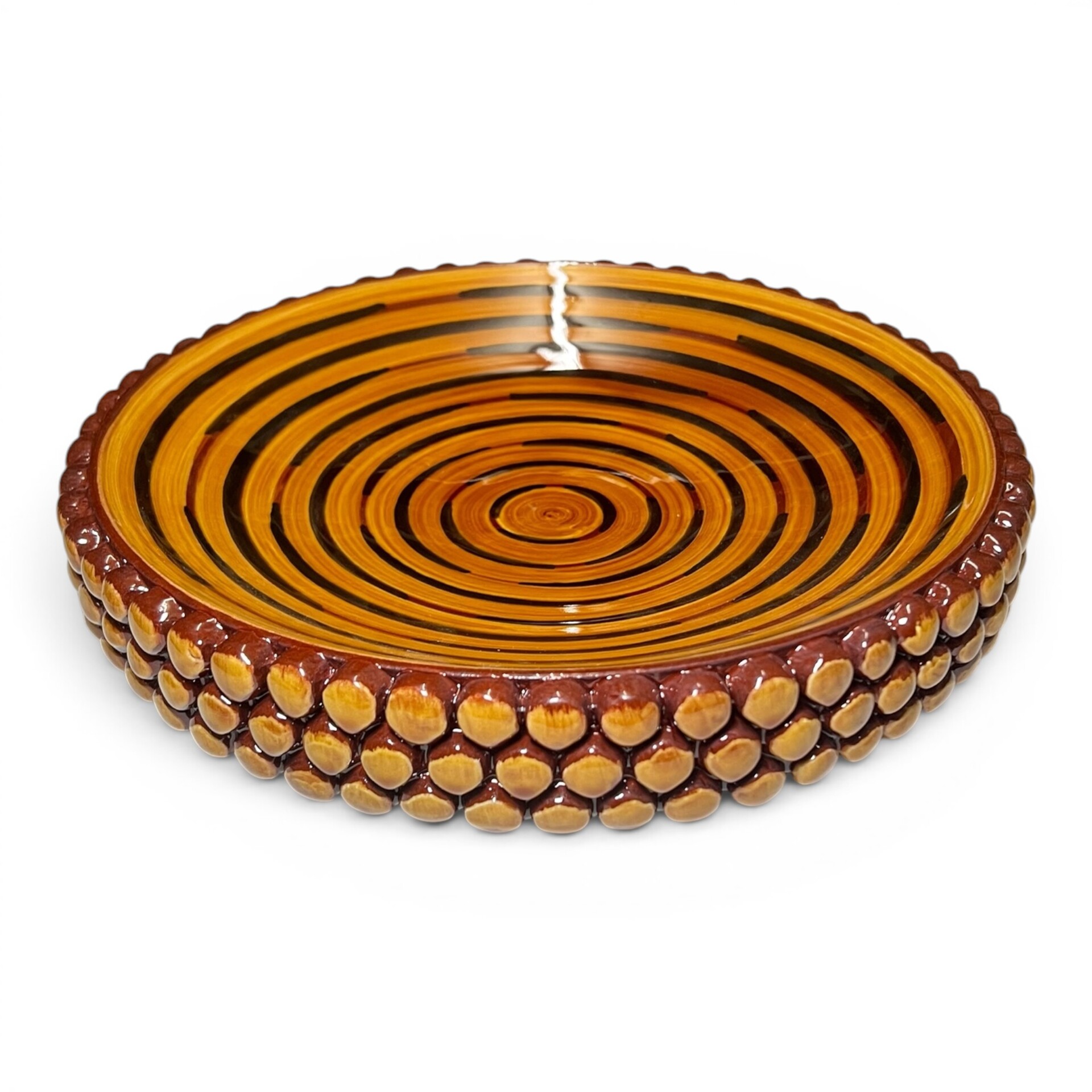 Centrotavola decoro pigna ambrato in ceramica siciliana Produzione artigianale di Santo Stefano di Camastra Diametro 27cm