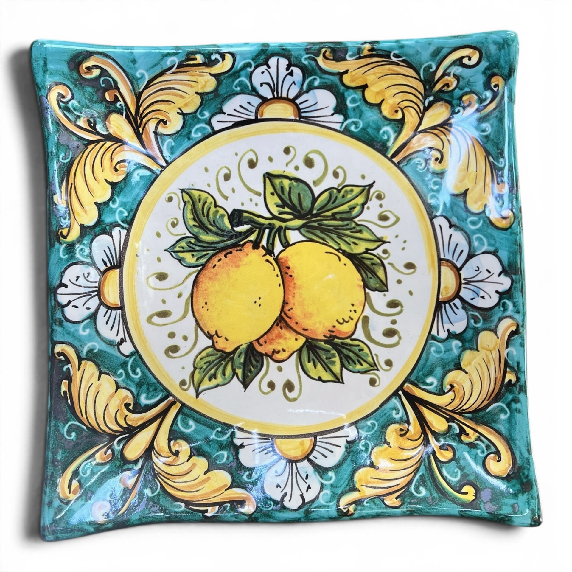 Piatto quadrato da parete decoro ornato margherite e limoni fondo verde in ceramica siciliana Produzione artigianale di Santo Stefano di Camastra varie misure