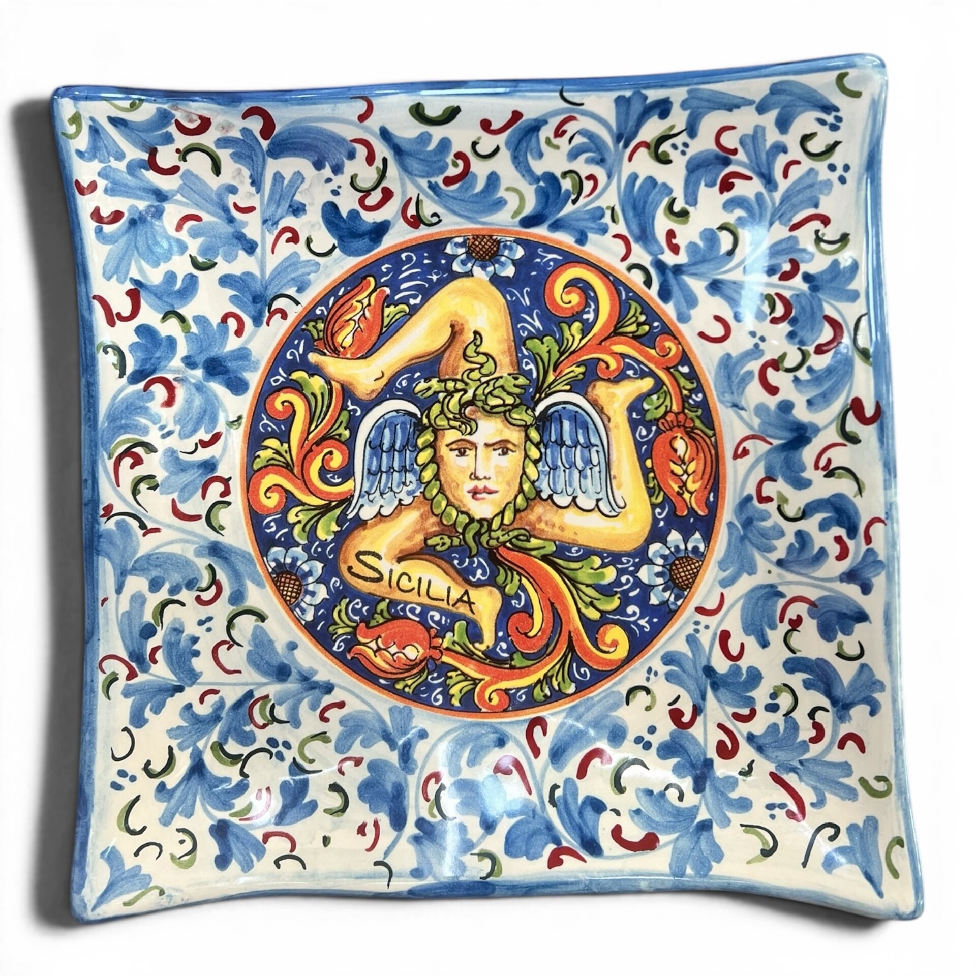 Piatto quadrato da parete decoro trinacria angelica blu in ceramica siciliana Produzione artigianale di Santo Stefano di Camastra varie misure